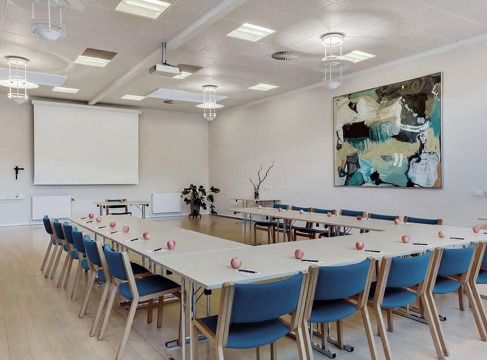 Hotel Montra 4*
